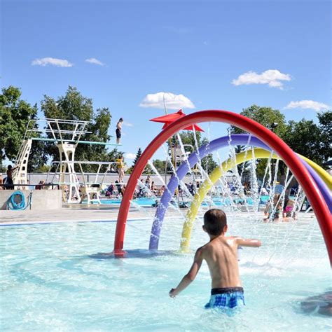 10 Outdoor Swimming Pools Edmonton To Explore