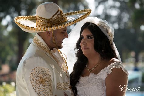 19 Main Mexican Wedding Traditions Explained With Images