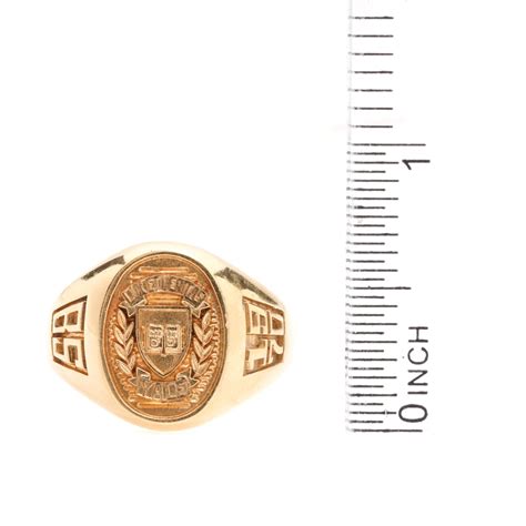 1970 18K Yellow Gold Yale University Class Ring Ebth