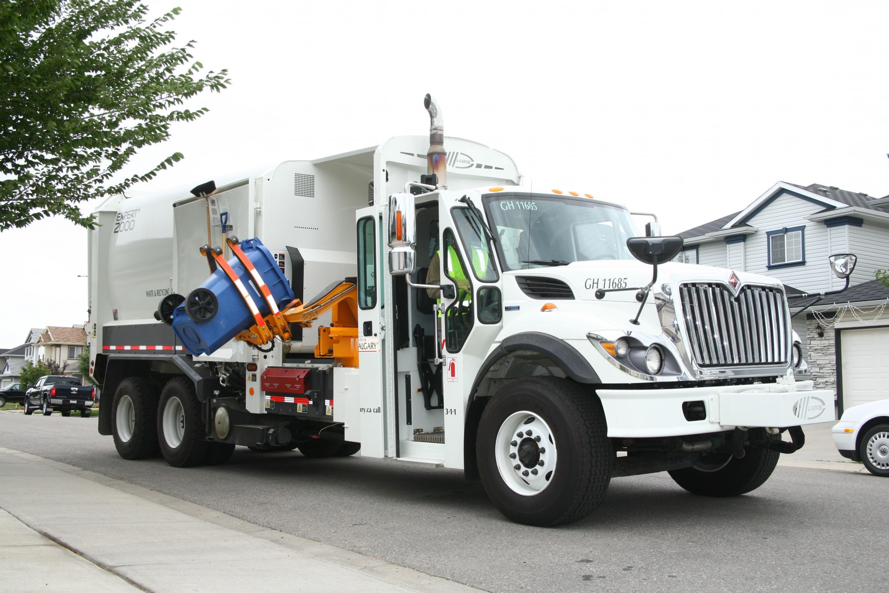 5 Things You Didn Amp 39 T Know About Calgary S Blue Cart Recycling Program