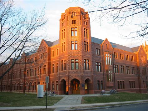 A Universidade De Yale Dos Estados Unidos Est Concedendo Uma Bolsa