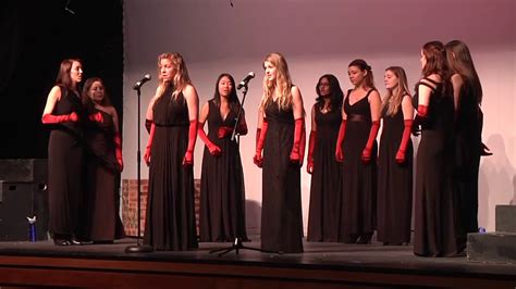 Alumna Phoebe Gould 11 And Yale University A Cappella Group Something