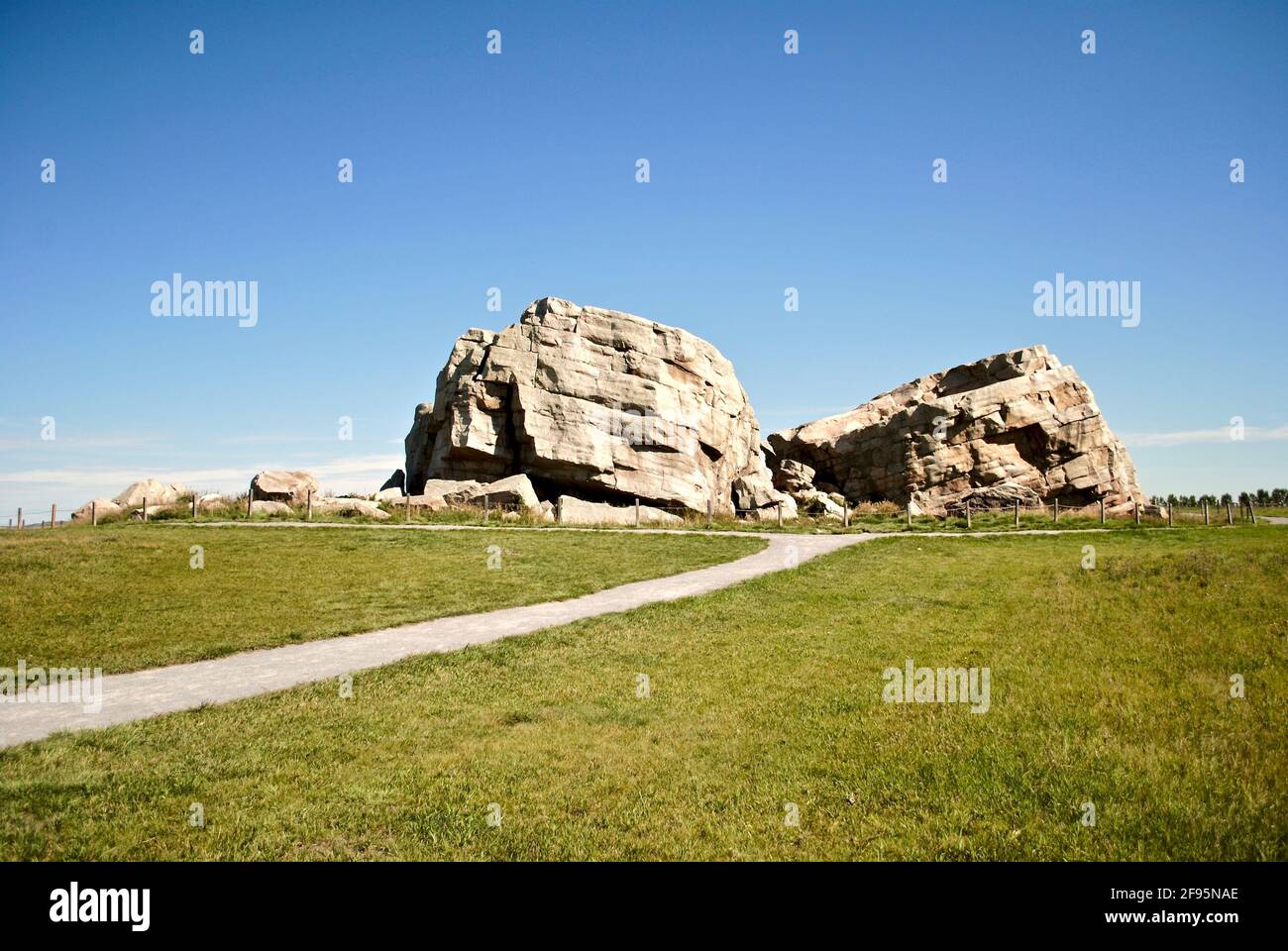 Big Rock Erratic This Massive And Unusual Rock Formation Near Okotoks