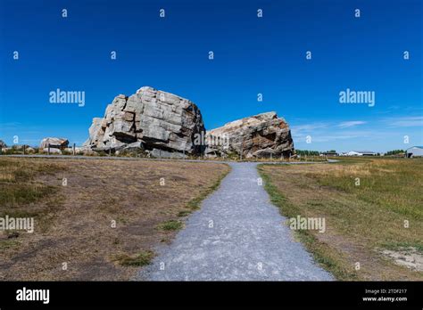 Big Rock Okotoks Ab The Largest Glacial Erratic In The World