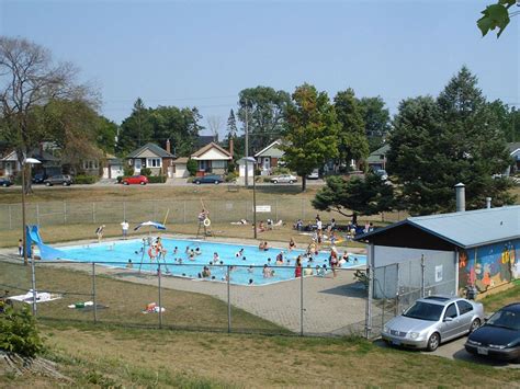 Blantyre Outdoor Pool: Facilities Overview