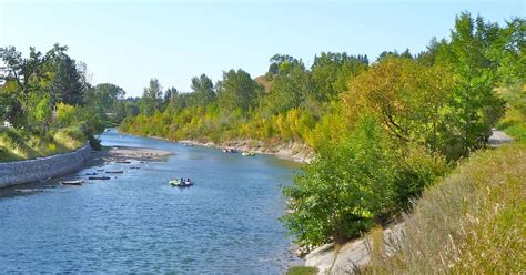 Calgary Stanley Park: Explore Trails & Lakes