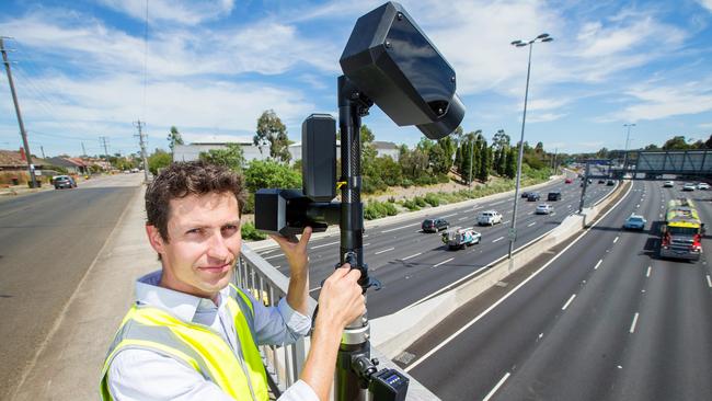 Camera System To Stop Illegal Mobile Phone Use On Victorian Roads