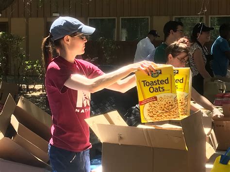 Campus Food Pantry Pilot A Hit Among Graduate Students The Stanford Daily