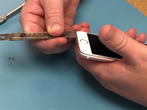 Cell Phone Battery: Easy Replacement At Home