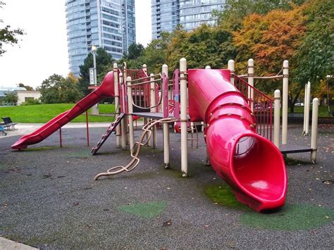 Coal Harbour Playground Review: Top Amenities Inside