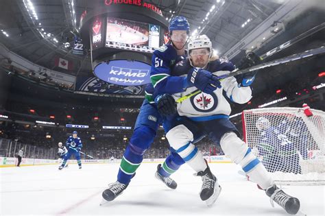 Connor Extends Streak Winnipeg Jets Hand Vancouver Canucks Lopsided