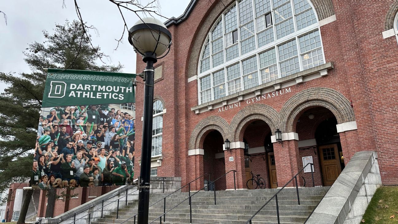 Dartmouth Men S College Basketball Players File To Unionize Bloomberg