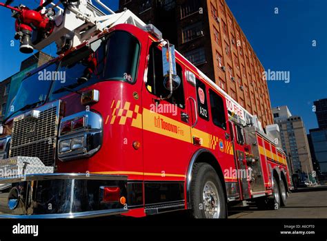 Downtown Toronto Fire Department Ladder Truck Stock Photo Alamy