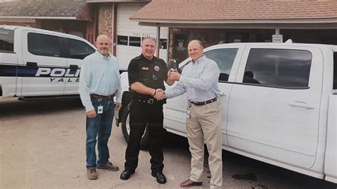 Enbridge Donates Pickup To Yale Police Department 1600 Kush