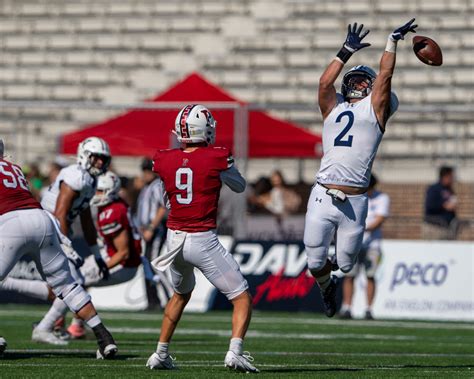 Football Penn Hands Yale First Ivy Loss Of Season Students Call On