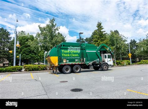 Garbage Truck In Canada Hi Res Stock Photography And Images Alamy