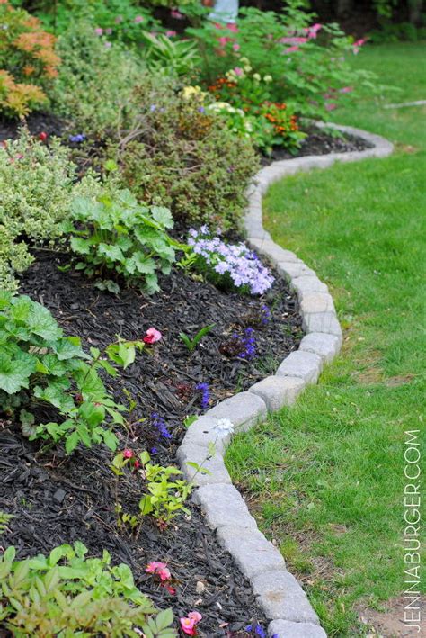 Garden Bed Edging Ideas: Beautiful Borders