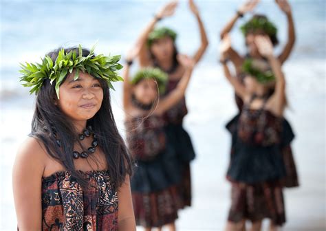 Hawaiians Wear: Cultural Significance Explained