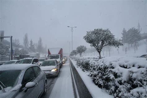 Heavy Snowfall In Istanbul Middle East Monitor