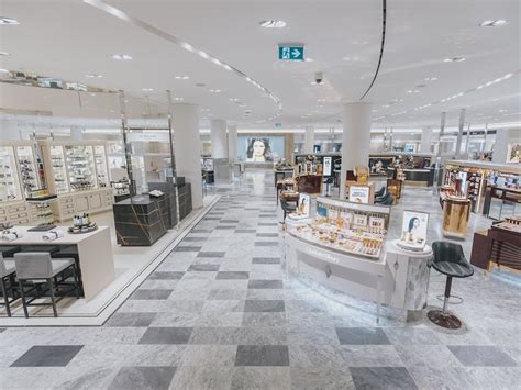 Holt Renfrew Unveils Impressive New Vancouver Beauty Hall Photos