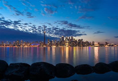 How To Move To Toronto? Easy Relocation Tips