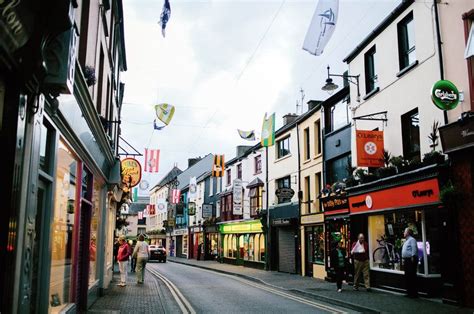 Killarney Centre Guide: Amenities & Services