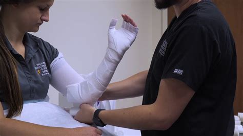 Long Arm Posterior Splint Youtube