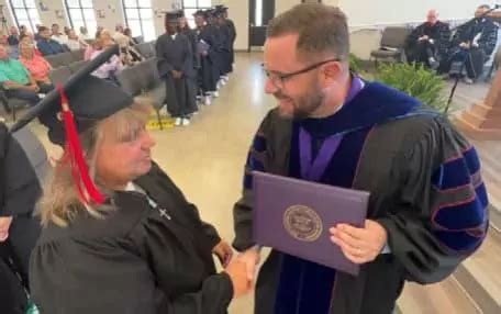 Mdoc First Women Inmates Graduate Seminary In Mdoc Prison The Winona