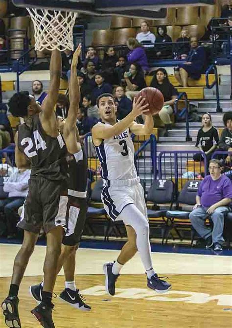 Men S Basketball Brown Edges Yale In Final Minute Yale Daily News