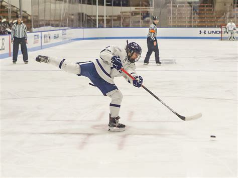 Men S Hockey Yale Hockey Stars On Going Pro Yale Daily News