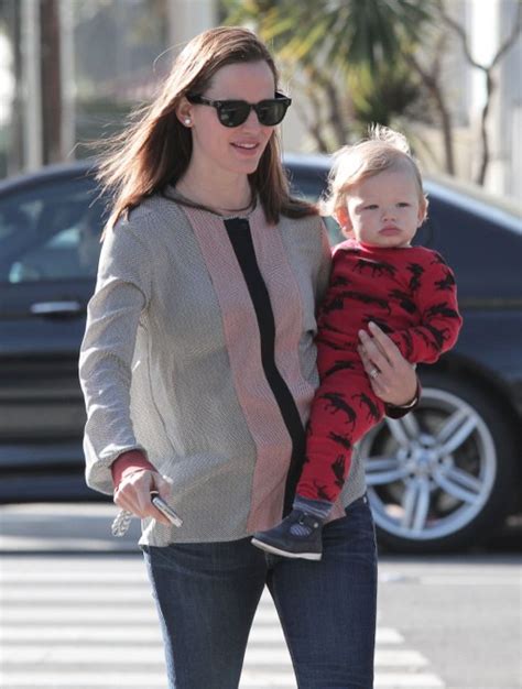 Photos And Pictures Actress Jennifer Garner Enjoys A Day At A