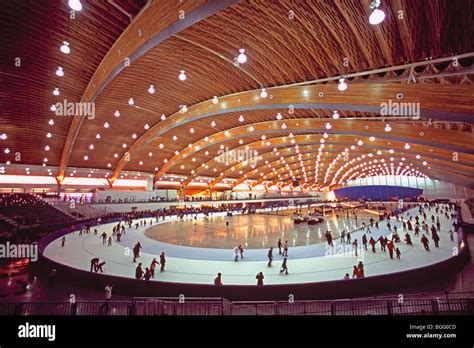 Public Skating Rink Canada Hi Res Stock Photography And Images Alamy