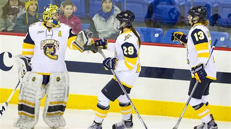 Quinnipiac Women S Ice Hockey Defeats Dartmouth 3 1 Qbsn