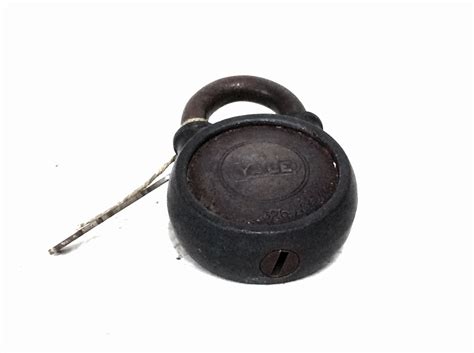 Rare Round Antique Yale Lock And Key The Yale Towne Mfg Co Lock