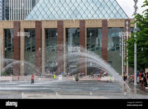 Sir Winston Churchill Square Guide: Explore History