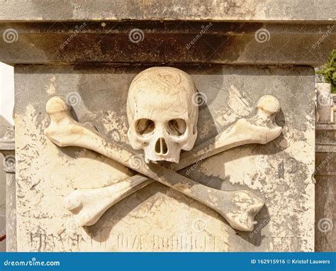 Skull And Bones Tomb