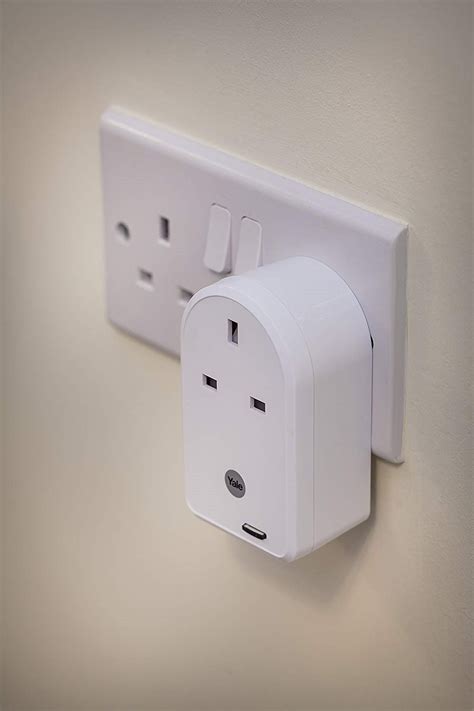 Sr Alarm Smart Plug Yale Middle East