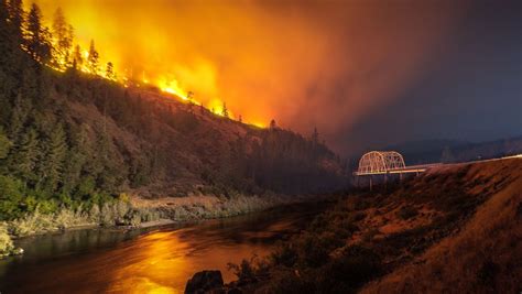 Taylor Creek Fire Now 30 000 Acres Amid Firefight On The Rogue River