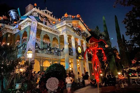 The Secret History Of Disney Rides Haunted Mansion Haunted Mansion