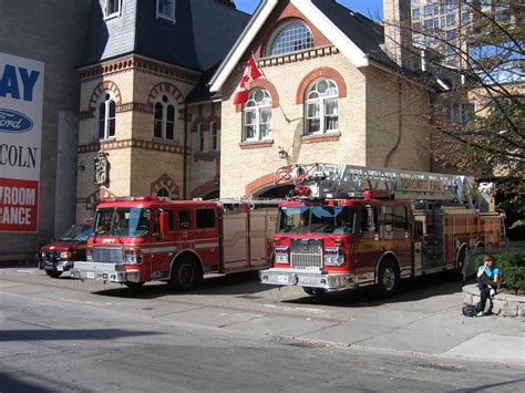 Toronto Fire Station 312 The Line Up At Yorkville Shortly Flickr