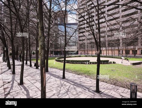 Trinity Square Park Toronto Stock Photo Alamy