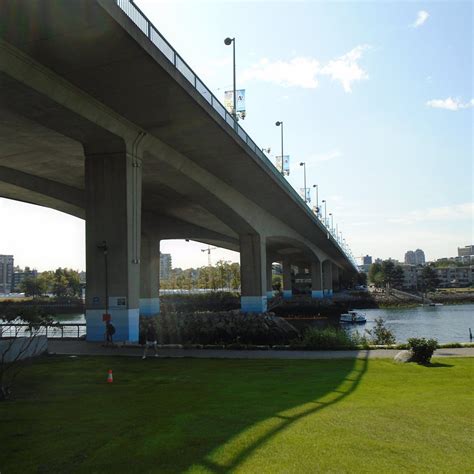 What's Cambie Street Bridge Like? Easy Crossing Tips