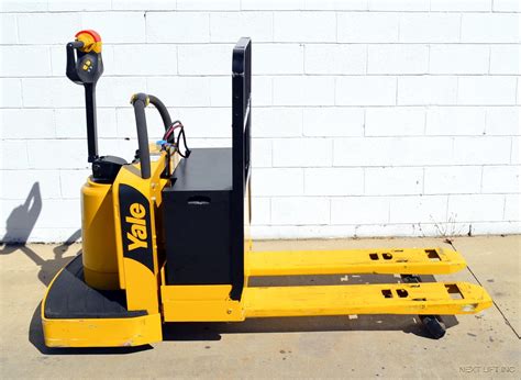 Yale 6000Lb Mpe060 Electric Rider Pallet Jack