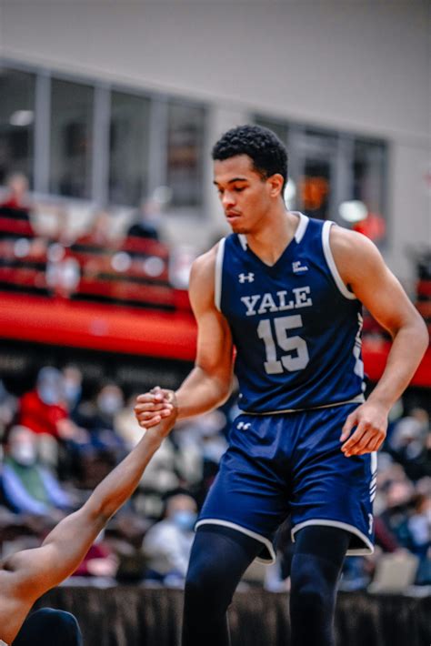 Yale Men Fend Off Harvard 58 54 For First Ivy Conference Win Ivy